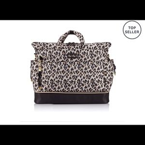 Itzy ritzy leopard dream weekender bag